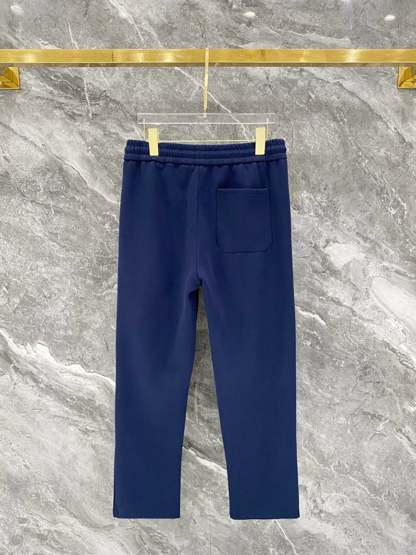 Loro Piana·Noyou Piana suit 26ss customized top-quality fabrics new jackets casual pants, ribbon letter embroidery stitching new show products‼ The product is in perfect condition, comfortable and warm, complete with three labels, full and attractive color, very outstanding design, customized hardware accessories can easily enhance the fashion sense, the workmanship is extremely elegant and rigorous, and the wiring is neat and meticulous! A masterpiece from a famous designer! The upper body does not look bloated and is super handsome! Sizes：M～XXXL